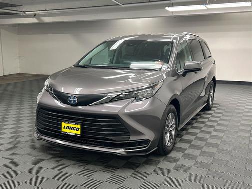 2024 Toyota Sienna LE