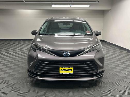 2024 Toyota Sienna LE