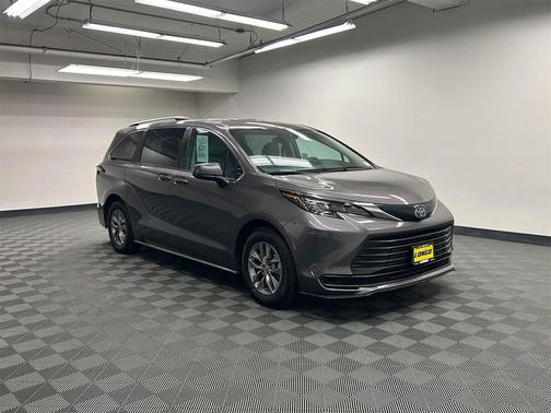 2024 Toyota Sienna LE