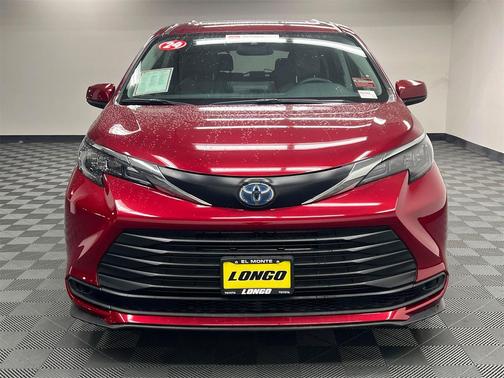 2024 Toyota Sienna LE