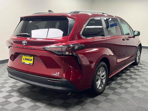 2024 Toyota Sienna LE