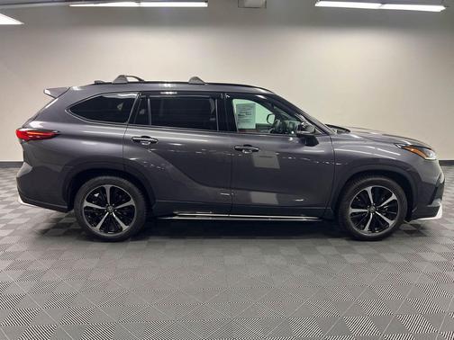 Magnetic Gray Metallic 2021 Toyota Highlander XSE