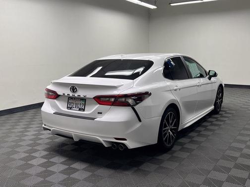 Ice Cap 2023 Toyota Camry SE