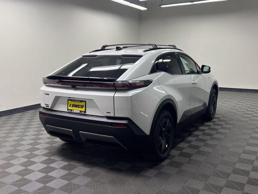 Wind Chill Pearl 2026 Toyota C-HR SE