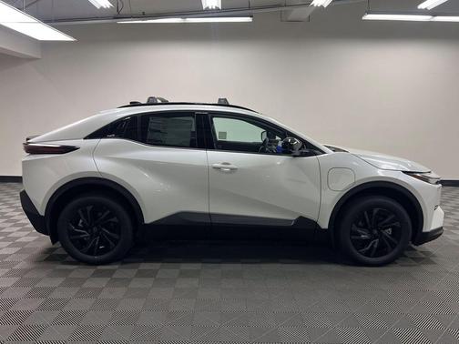 Wind Chill Pearl 2026 Toyota C-HR SE