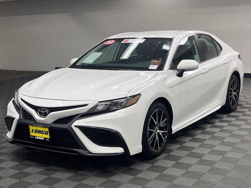 Ice Cap 2023 Toyota Camry SE