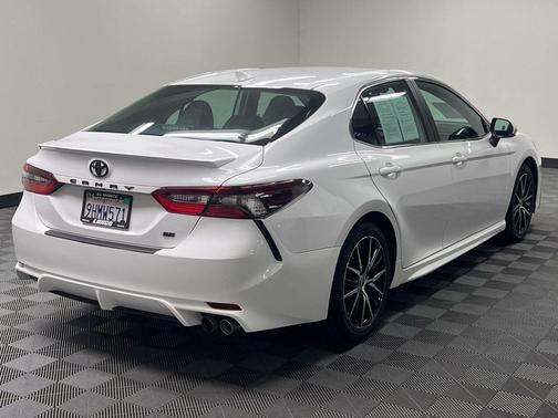 Ice Cap 2023 Toyota Camry SE