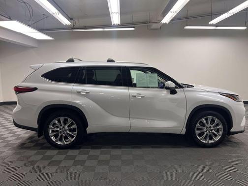 Wind Chill Pearl 2023 Toyota Highlander Hybrid Limited