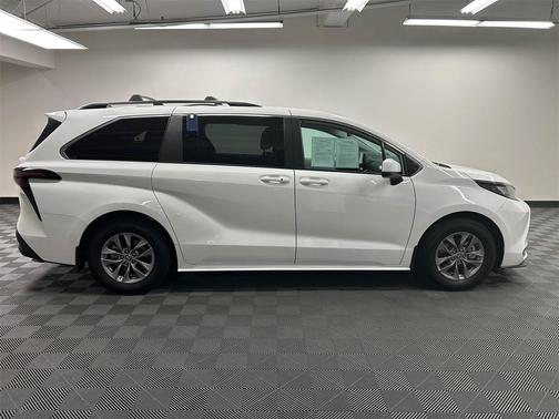 2023 Toyota Sienna LE