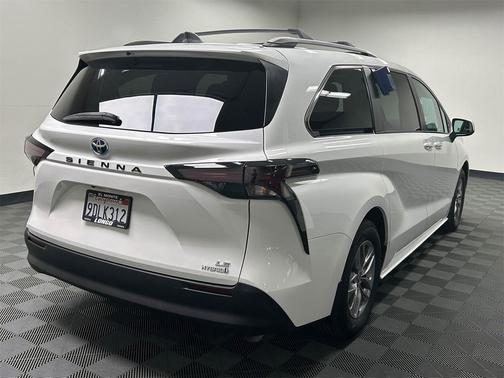 2023 Toyota Sienna LE