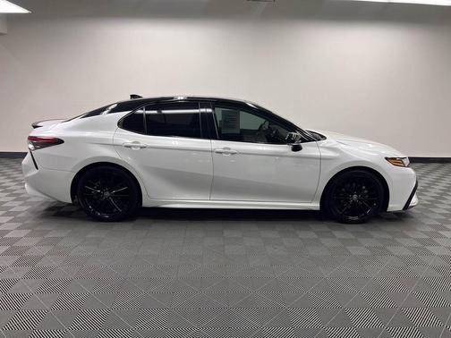 Wind Chill Pearl/Midnight Black Metallic 2023 Toyota Camry XSE