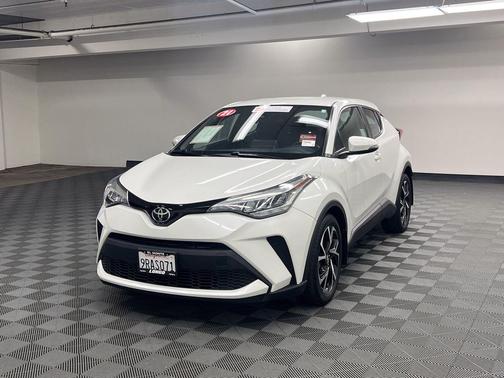 Blizzard Pearl 2021 Toyota C-HR XLE