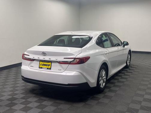 Ice Cap 2025 Toyota Camry LE