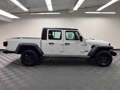 Bright White Clearcoat 2023 Jeep Gladiator Sport