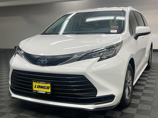2023 Toyota Sienna LE