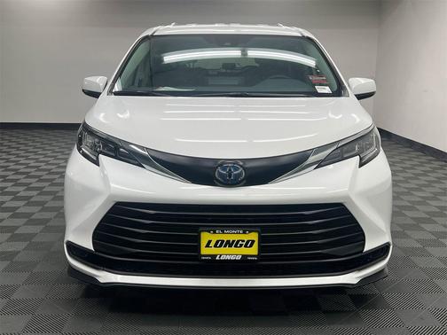 2023 Toyota Sienna LE