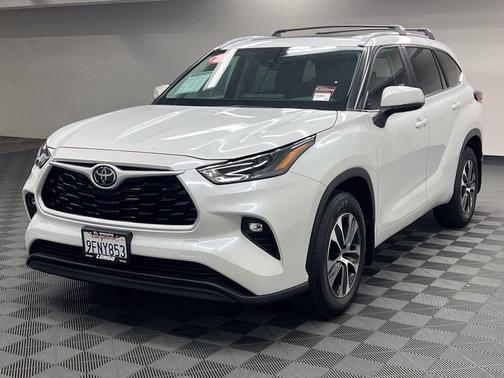 Wind Chill Pearl 2023 Toyota Highlander XLE