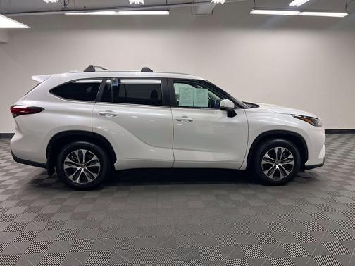 Wind Chill Pearl 2023 Toyota Highlander XLE