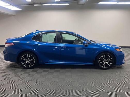 Blue Streak Metallic 2020 Toyota Camry SE