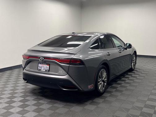 Heavy Metal 2023 Toyota Mirai Base