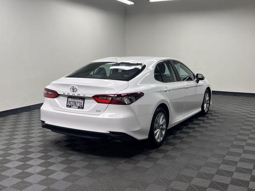 Ice Cap 2023 Toyota Camry LE