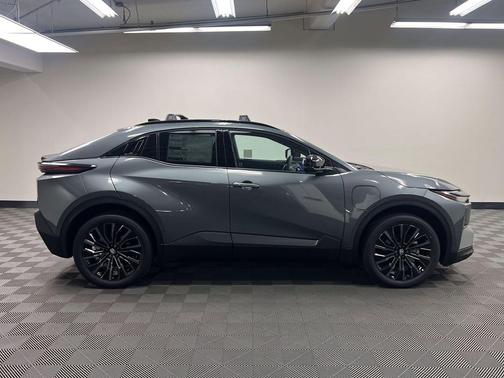 Overcast 2026 Toyota C-HR XSE