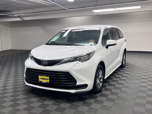 Ice Cap 2026 Toyota Sienna LE