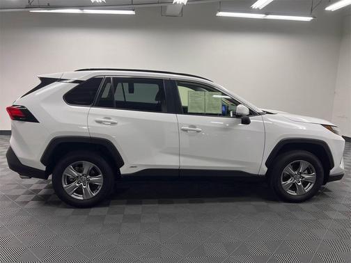 Ice Cap 2025 Toyota RAV4 Hybrid XLE