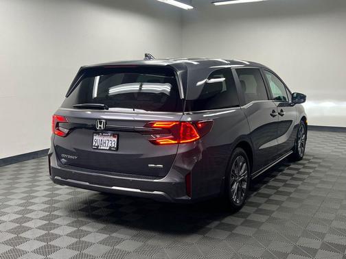2025 Honda Odyssey Touring