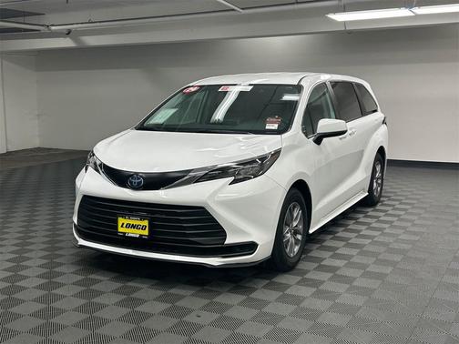 2024 Toyota Sienna LE