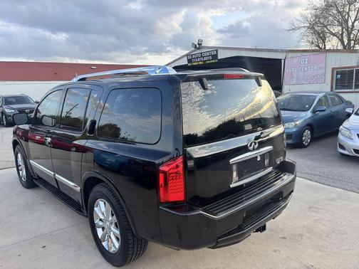 2010 INFINITI QX56 Base