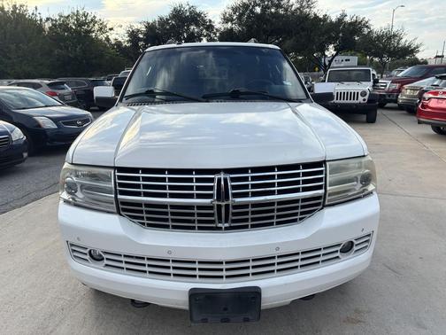 2011 Lincoln Navigator Base