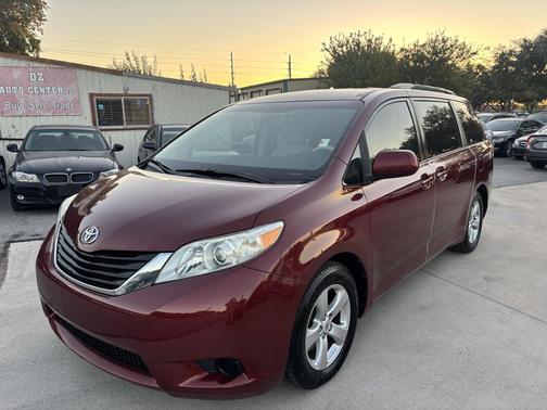 2012 Toyota Sienna LE