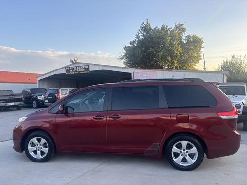 2012 Toyota Sienna LE