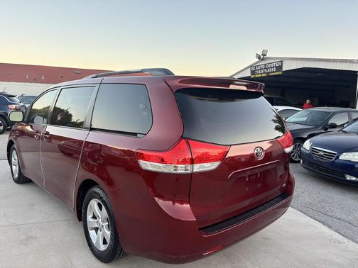 2012 Toyota Sienna LE