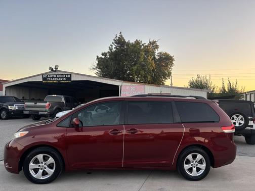2012 Toyota Sienna LE