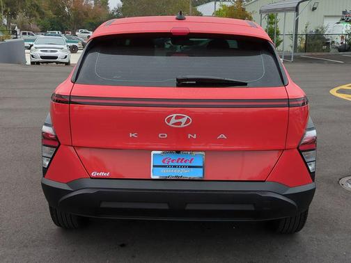 2025 Hyundai KONA SE
