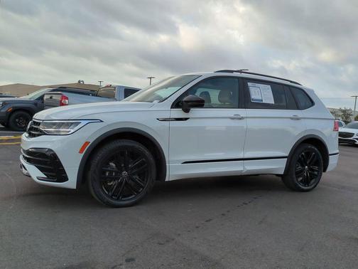 2022 Volkswagen Tiguan 2.0T SE R-Line Black
