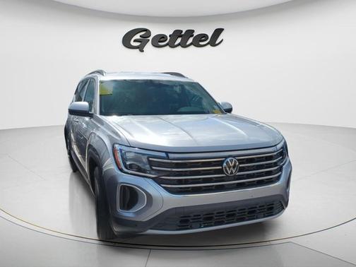 Platinum Gray Metallic 2024 Volkswagen Atlas 2.0T SE w/Technology