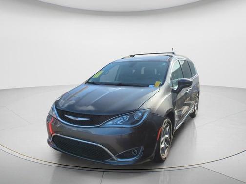 Granite Crystal Metallic Clearcoat 2017 Chrysler Pacifica Touring-L