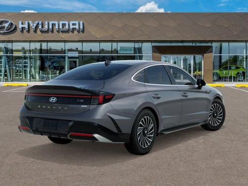 2025 Hyundai SONATA Hybrid SEL