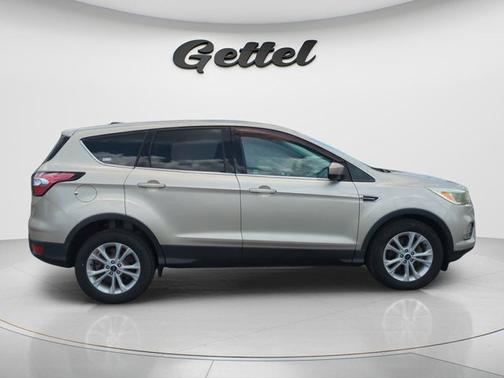 WHITE GOLD METALLIC 2017 Ford Escape SE