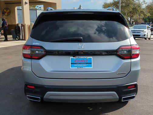 2024 Honda Pilot Touring 8-Passenger