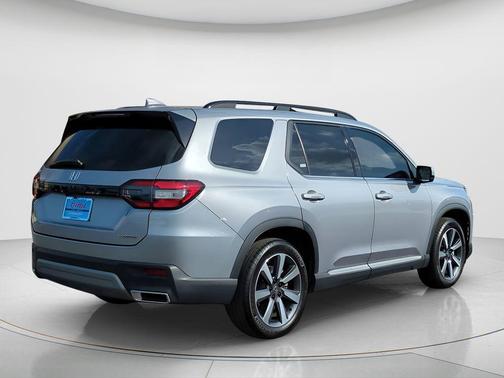 Lunar Silver Metallic 2024 Honda Pilot Touring 8-Passenger