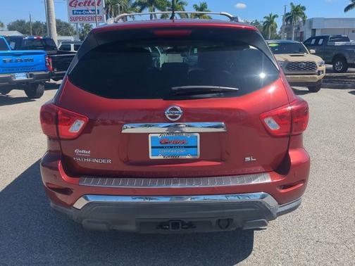 2017 Nissan Pathfinder SL