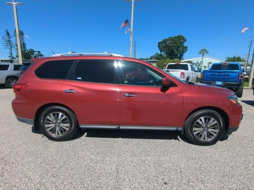 2017 Nissan Pathfinder SL