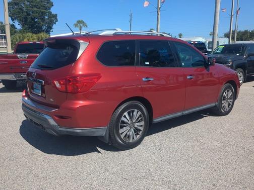 2017 Nissan Pathfinder SL