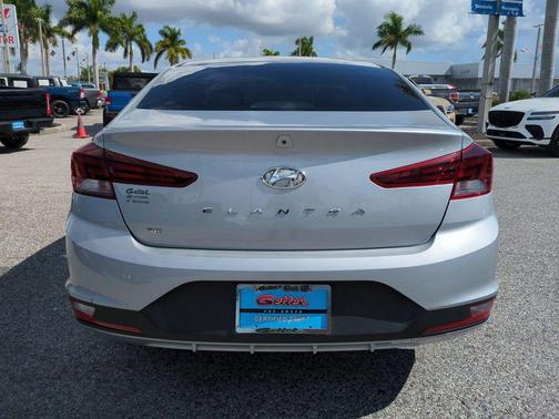 2020 Hyundai ELANTRA SE