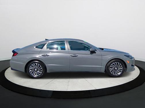 2022 Hyundai SONATA Hybrid Limited