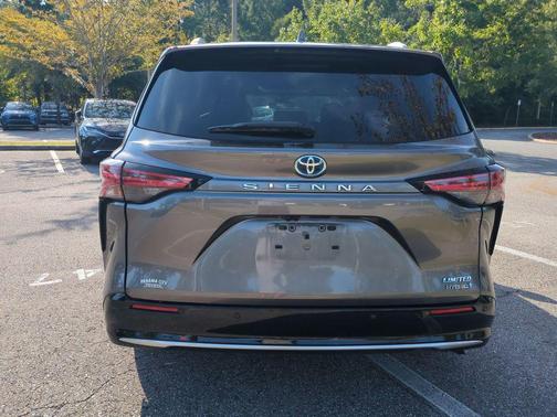 2021 Toyota Sienna Platinum 7 Passenger